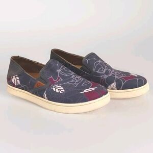 OluKai Pehuea Print Canvas Slip On Sneakers US6 Casual Travel Comfort Streetwear